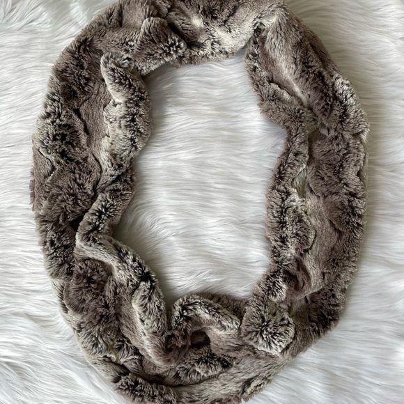 LOFT Faux Fur Infinity Scarf - Picture 9 of 17